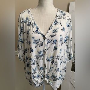 Beautiful Floral Boutique Blouse 💙
